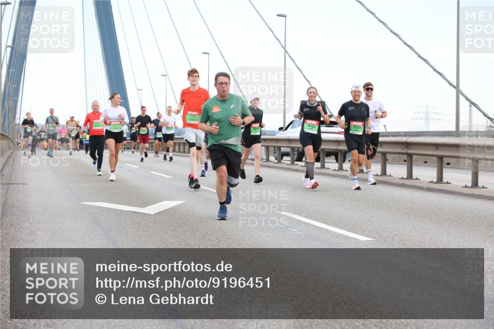 03.10.2025 - Köhlbrandbrückenlauf Lena Gebhardt http://msf.ph/oto/9196451 03.10.2025 15:26:35 Position 1  meine-sportfotos.de