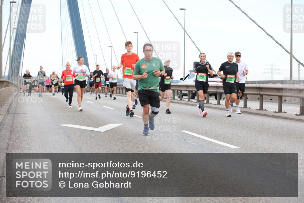 03.10.2025 - Köhlbrandbrückenlauf Lena Gebhardt http://msf.ph/oto/9196452 03.10.2025 15:26:35 Position 1  meine-sportfotos.de