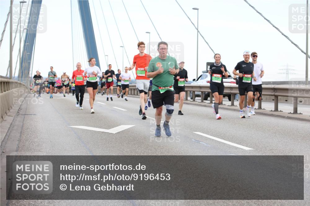 03.10.2025 - Köhlbrandbrückenlauf Lena Gebhardt http://msf.ph/oto/9196453 03.10.2025 15:26:35 Position 1  meine-sportfotos.de