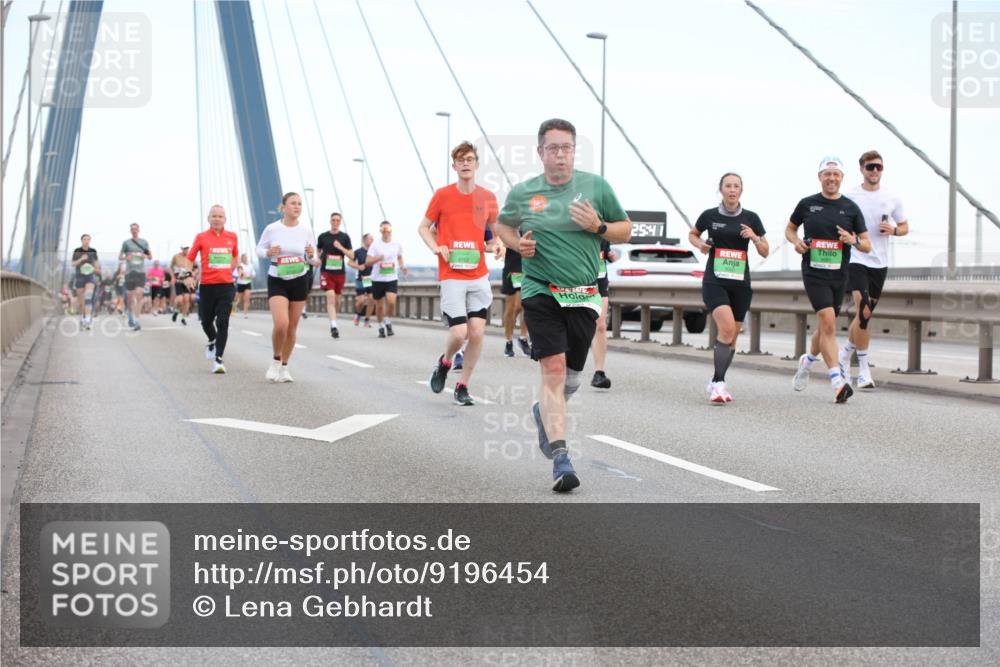 03.10.2025 - Köhlbrandbrückenlauf Lena Gebhardt http://msf.ph/oto/9196454 03.10.2025 15:26:36 Position 1 9752, 25, 4 meine-sportfotos.de