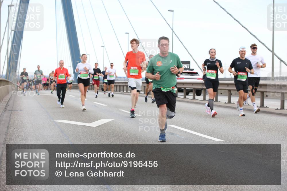 03.10.2025 - Köhlbrandbrückenlauf Lena Gebhardt http://msf.ph/oto/9196456 03.10.2025 15:26:36 Position 1 4 meine-sportfotos.de