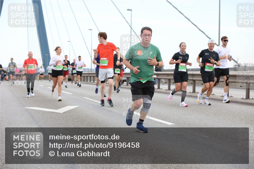 03.10.2025 - Köhlbrandbrückenlauf Lena Gebhardt http://msf.ph/oto/9196458 03.10.2025 15:26:36 Position 1  meine-sportfotos.de