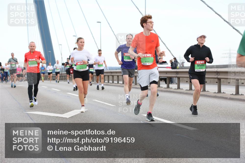 03.10.2025 - Köhlbrandbrückenlauf Lena Gebhardt http://msf.ph/oto/9196459 03.10.2025 15:26:37 Position 1 9753, 7314, 9752, 8064 meine-sportfotos.de
