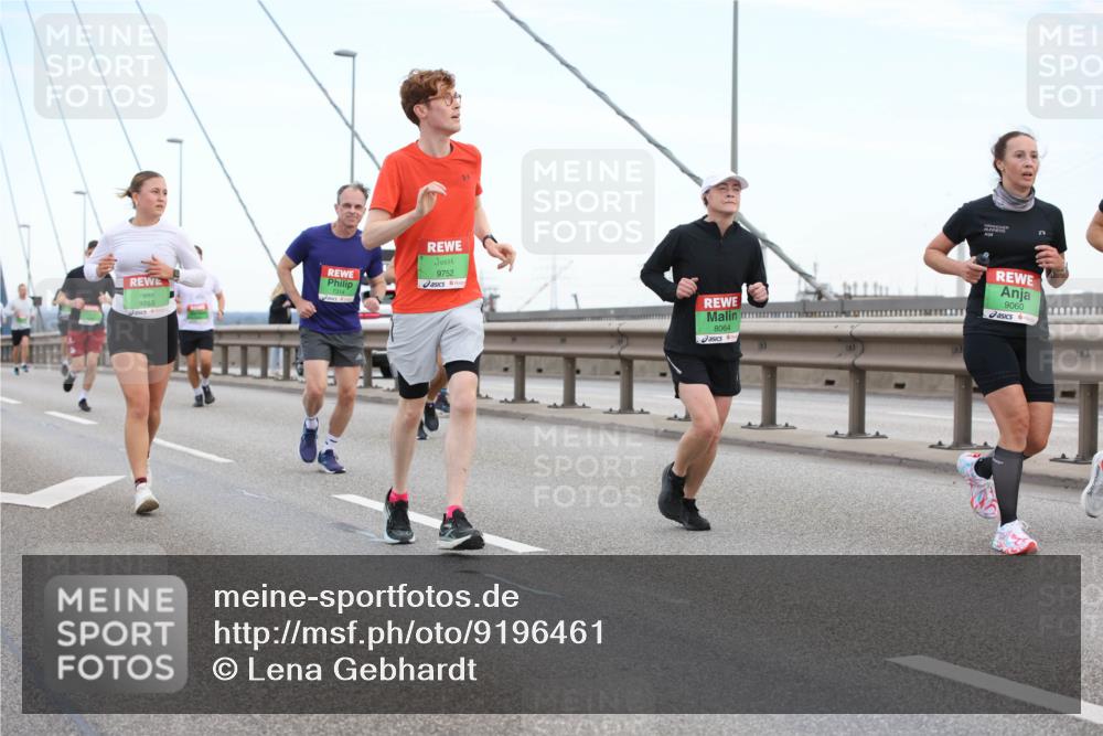 03.10.2025 - Köhlbrandbrückenlauf Lena Gebhardt http://msf.ph/oto/9196461 03.10.2025 15:26:38 Position 1 9753, 7314, 9752, 8064, 9060 meine-sportfotos.de