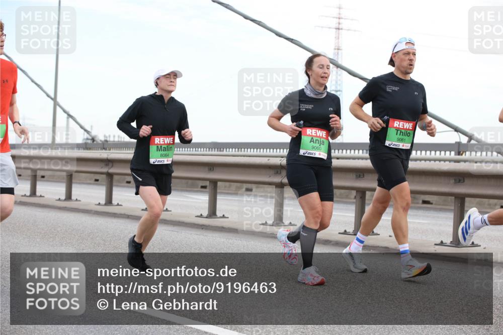 03.10.2025 - Köhlbrandbrückenlauf Lena Gebhardt http://msf.ph/oto/9196463 03.10.2025 15:26:39 Position 1 8064, 9060, 9061 meine-sportfotos.de