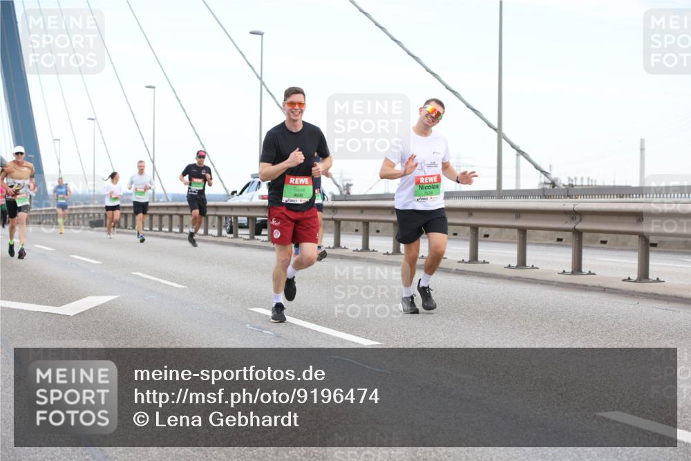 03.10.2025 - Köhlbrandbrückenlauf Lena Gebhardt http://msf.ph/oto/9196474 03.10.2025 15:26:43 Position 1 9696, 7526 meine-sportfotos.de