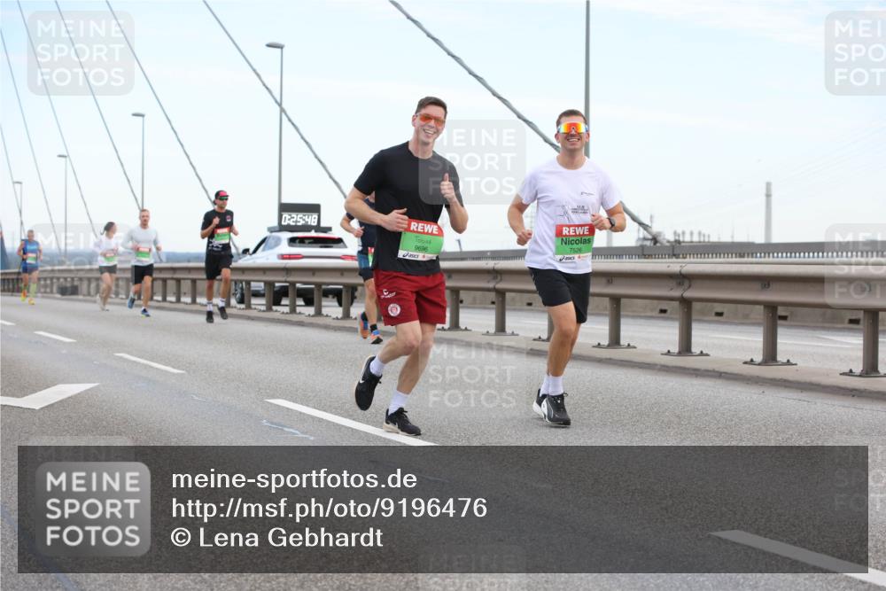 03.10.2025 - Köhlbrandbrückenlauf Lena Gebhardt http://msf.ph/oto/9196476 03.10.2025 15:26:43 Position 1 0, 25, 48, 9696, 7526 meine-sportfotos.de