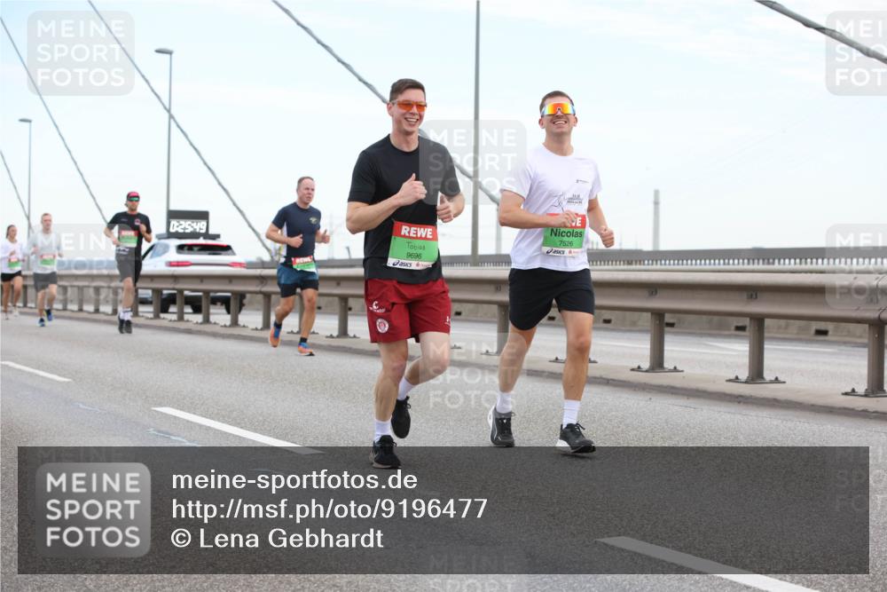 03.10.2025 - Köhlbrandbrückenlauf Lena Gebhardt http://msf.ph/oto/9196477 03.10.2025 15:26:43 Position 1 0, 25, 49, 9696, 7526 meine-sportfotos.de