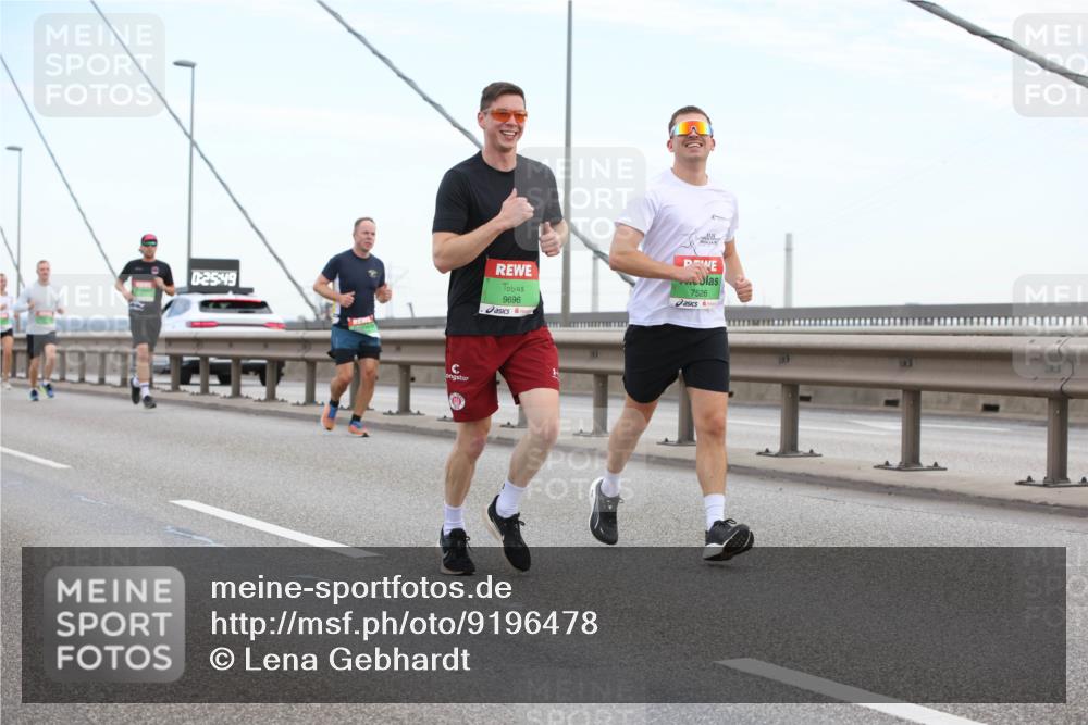 03.10.2025 - Köhlbrandbrückenlauf Lena Gebhardt http://msf.ph/oto/9196478 03.10.2025 15:26:43 Position 1 0, 25, 49, 9696, 7526 meine-sportfotos.de