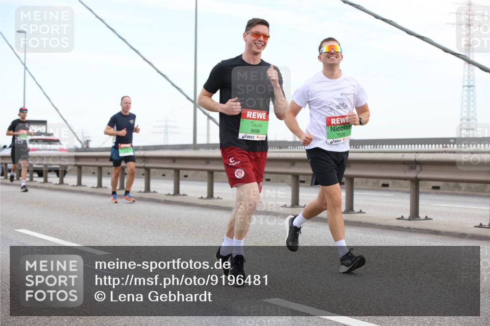 03.10.2025 - Köhlbrandbrückenlauf Lena Gebhardt http://msf.ph/oto/9196481 03.10.2025 15:26:44 Position 1 9696, 7526 meine-sportfotos.de