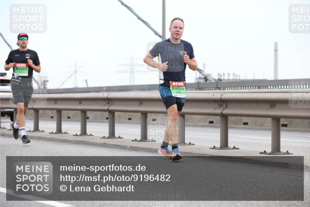 03.10.2025 - Köhlbrandbrückenlauf Lena Gebhardt http://msf.ph/oto/9196482 03.10.2025 15:26:45 Position 1 9511, 9628 meine-sportfotos.de