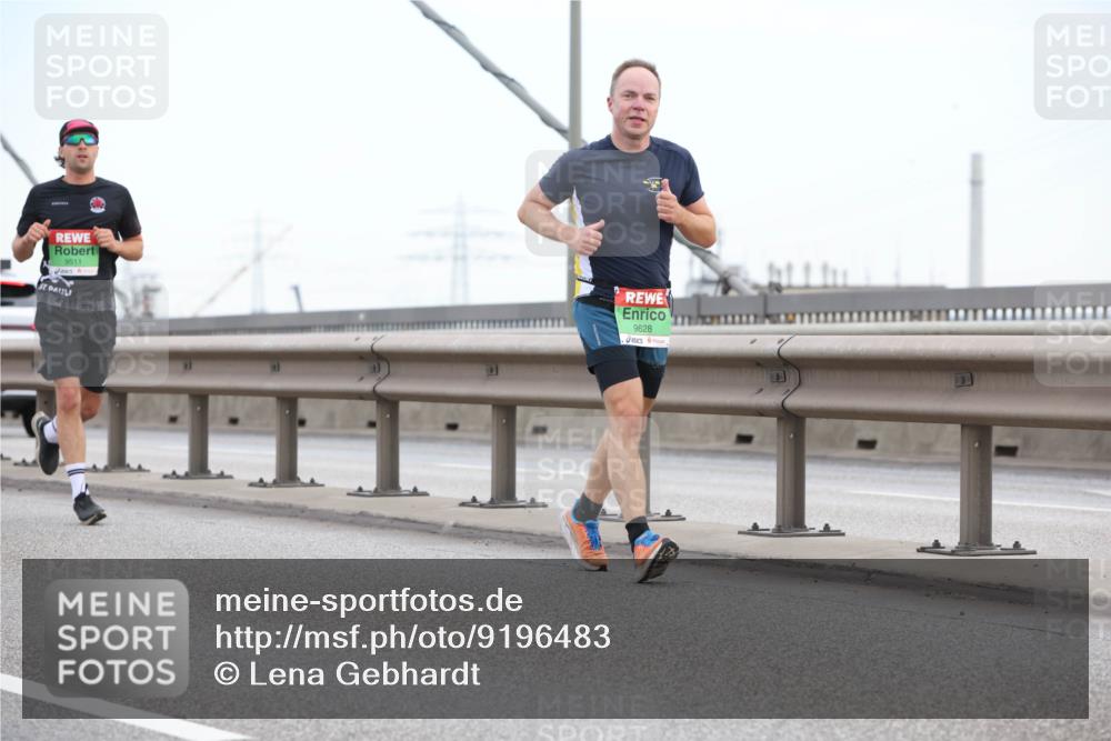 03.10.2025 - Köhlbrandbrückenlauf Lena Gebhardt http://msf.ph/oto/9196483 03.10.2025 15:26:45 Position 1 9511, 9628 meine-sportfotos.de