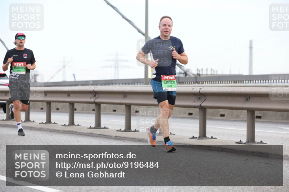 03.10.2025 - Köhlbrandbrückenlauf Lena Gebhardt http://msf.ph/oto/9196484 03.10.2025 15:26:45 Position 1 9511, 9628 meine-sportfotos.de