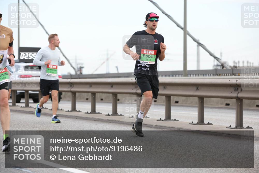 03.10.2025 - Köhlbrandbrückenlauf Lena Gebhardt http://msf.ph/oto/9196486 03.10.2025 15:26:46 Position 1 7423, 0, 25, 5, 9584, 9511 meine-sportfotos.de