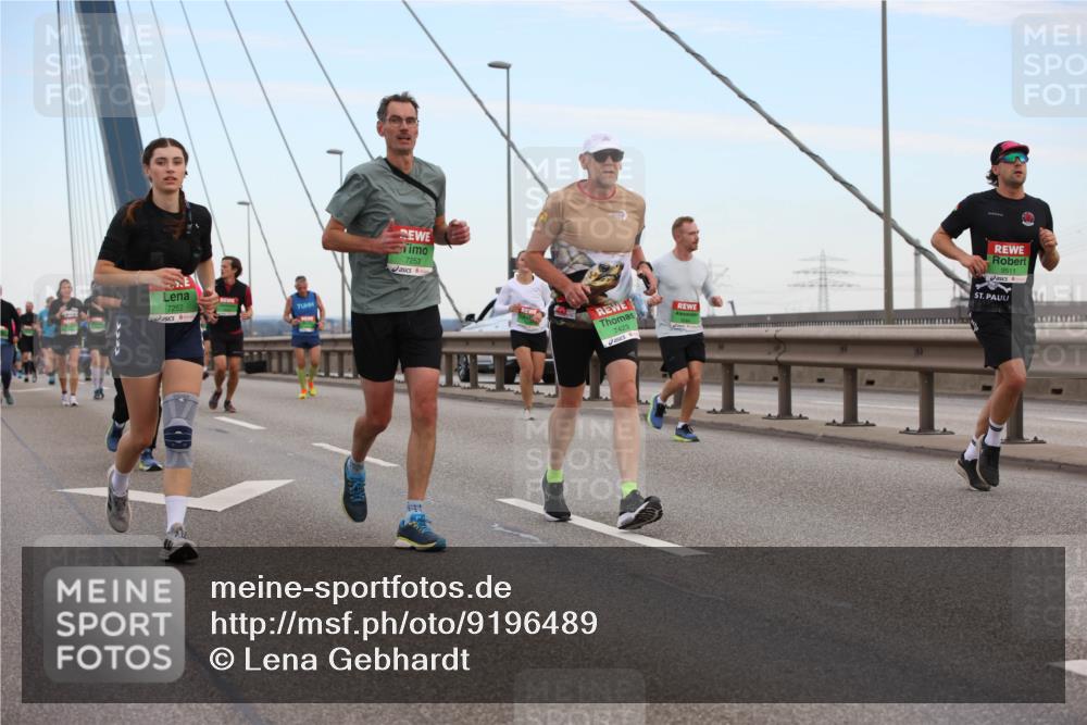03.10.2025 - Köhlbrandbrückenlauf Lena Gebhardt http://msf.ph/oto/9196489 03.10.2025 15:26:47 Position 1 7252, 7253, 7423, 9511 meine-sportfotos.de
