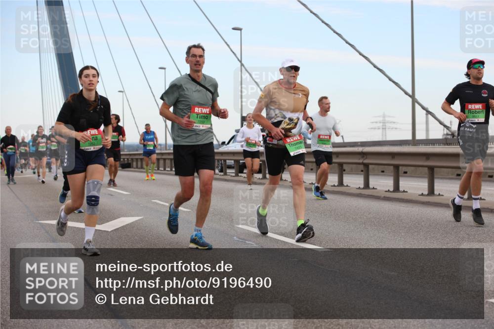 03.10.2025 - Köhlbrandbrückenlauf Lena Gebhardt http://msf.ph/oto/9196490 03.10.2025 15:26:47 Position 1 7252, 7253, 7423, 9511 meine-sportfotos.de
