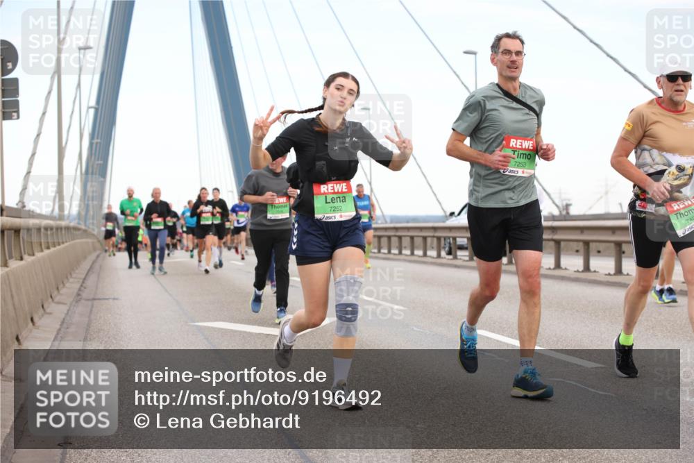 03.10.2025 - Köhlbrandbrückenlauf Lena Gebhardt http://msf.ph/oto/9196492 03.10.2025 15:26:48 Position 1 7252, 7253, 742 meine-sportfotos.de