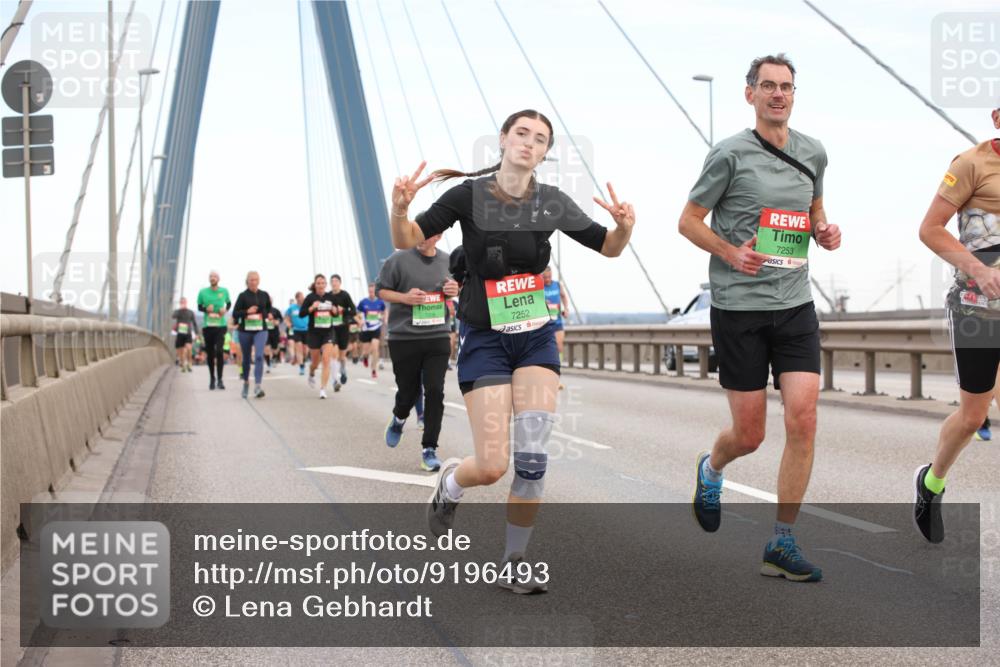 03.10.2025 - Köhlbrandbrückenlauf Lena Gebhardt http://msf.ph/oto/9196493 03.10.2025 15:26:48 Position 1 7252, 7253 meine-sportfotos.de