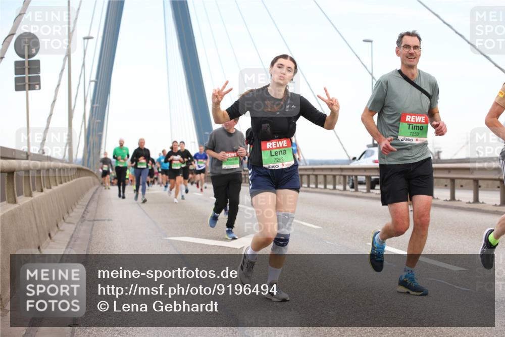 03.10.2025 - Köhlbrandbrückenlauf Lena Gebhardt http://msf.ph/oto/9196494 03.10.2025 15:26:48 Position 1 7208, 7252, 7253 meine-sportfotos.de