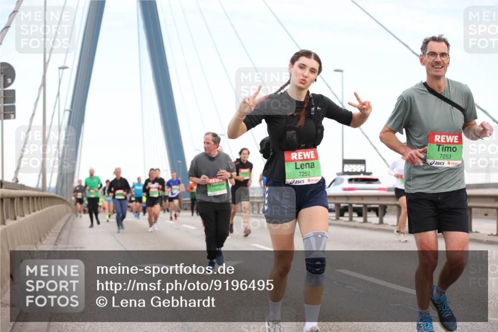 03.10.2025 - Köhlbrandbrückenlauf Lena Gebhardt http://msf.ph/oto/9196495 03.10.2025 15:26:48 Position 1 7252, 02554, 7253 meine-sportfotos.de