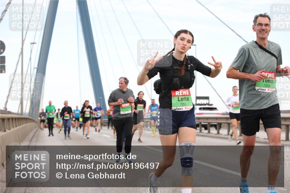 03.10.2025 - Köhlbrandbrückenlauf Lena Gebhardt http://msf.ph/oto/9196497 03.10.2025 15:26:48 Position 1 7252, 02554, 7253 meine-sportfotos.de