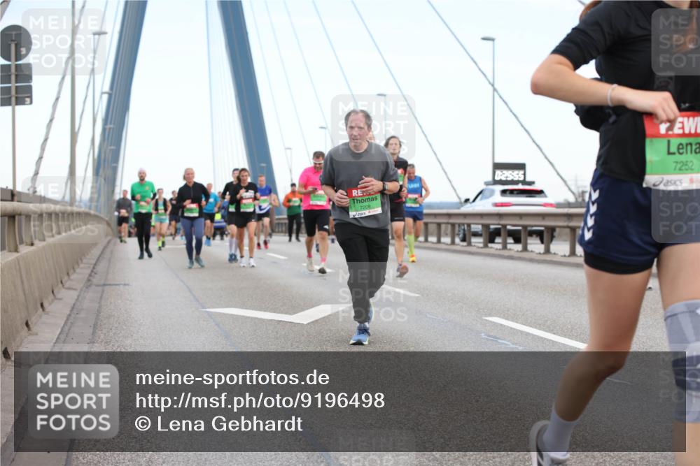 03.10.2025 - Köhlbrandbrückenlauf Lena Gebhardt http://msf.ph/oto/9196498 03.10.2025 15:26:49 Position 1 7208, 02555, 7252 meine-sportfotos.de