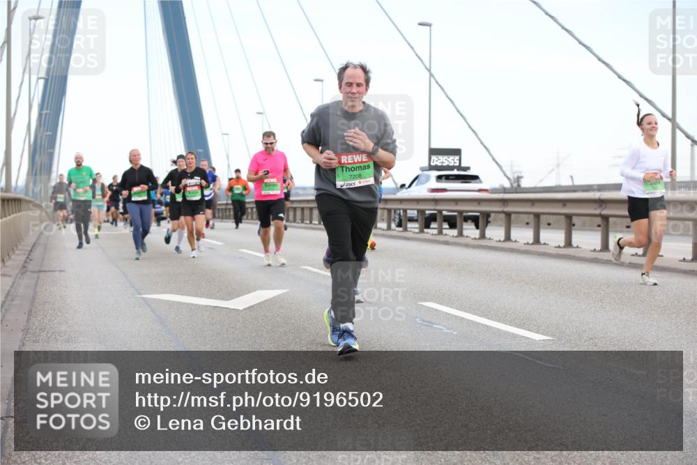 03.10.2025 - Köhlbrandbrückenlauf Lena Gebhardt http://msf.ph/oto/9196502 03.10.2025 15:26:50 Position 1 7208, 0, 25, 55 meine-sportfotos.de