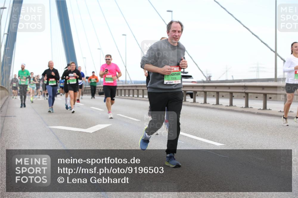 03.10.2025 - Köhlbrandbrückenlauf Lena Gebhardt http://msf.ph/oto/9196503 03.10.2025 15:26:50 Position 1 7208 meine-sportfotos.de