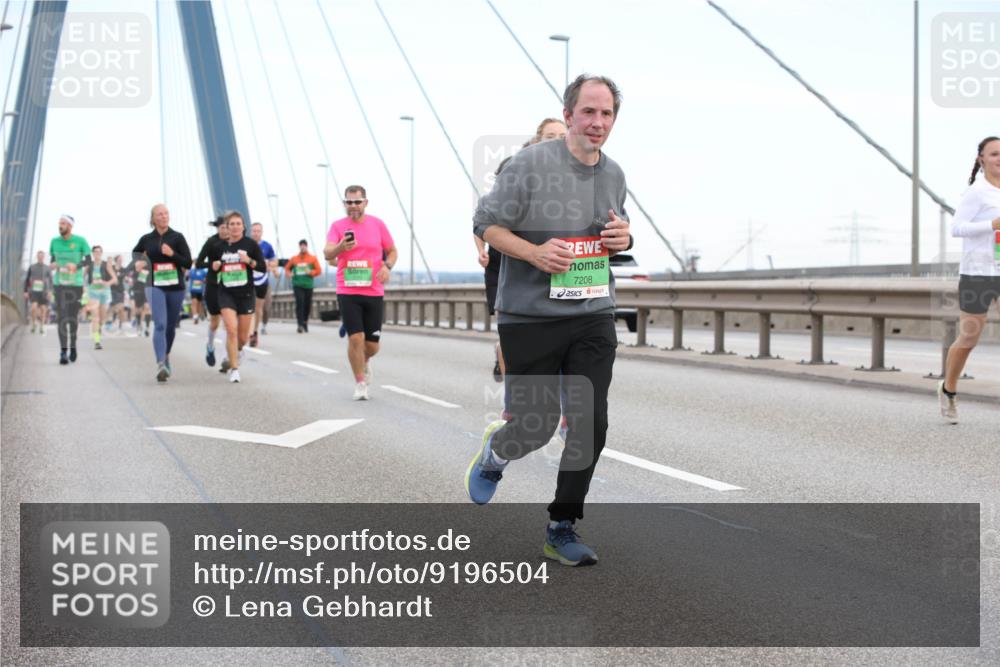 03.10.2025 - Köhlbrandbrückenlauf Lena Gebhardt http://msf.ph/oto/9196504 03.10.2025 15:26:50 Position 1 7208 meine-sportfotos.de