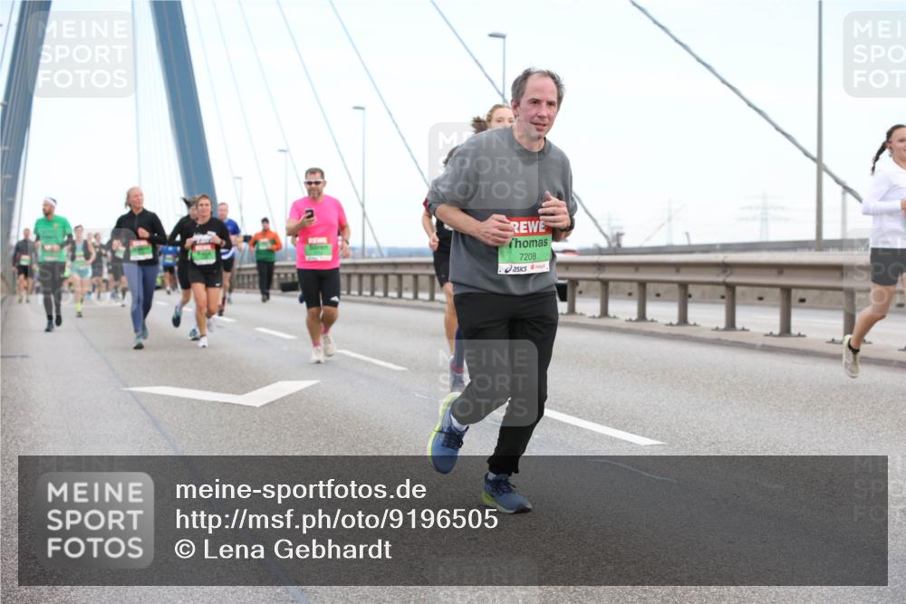03.10.2025 - Köhlbrandbrückenlauf Lena Gebhardt http://msf.ph/oto/9196505 03.10.2025 15:26:50 Position 1 7208 meine-sportfotos.de