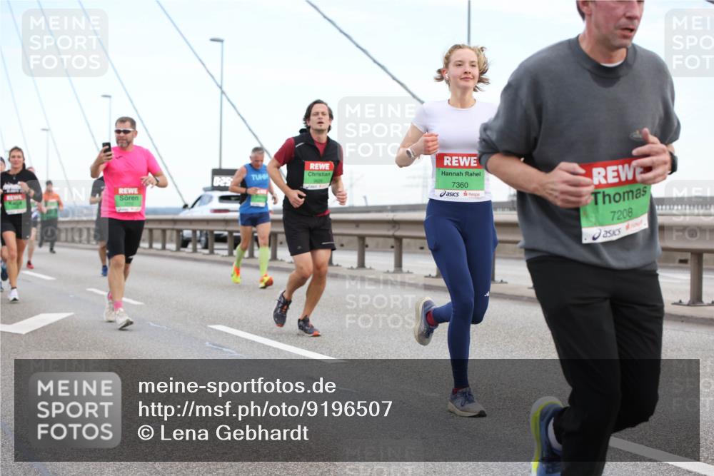 03.10.2025 - Köhlbrandbrückenlauf Lena Gebhardt http://msf.ph/oto/9196507 03.10.2025 15:26:52 Position 1 7360, 7208 meine-sportfotos.de