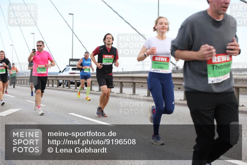 03.10.2025 - Köhlbrandbrückenlauf Lena Gebhardt http://msf.ph/oto/9196508 03.10.2025 15:26:52 Position 1 7772, 0, 25, 7360, 7208 meine-sportfotos.de