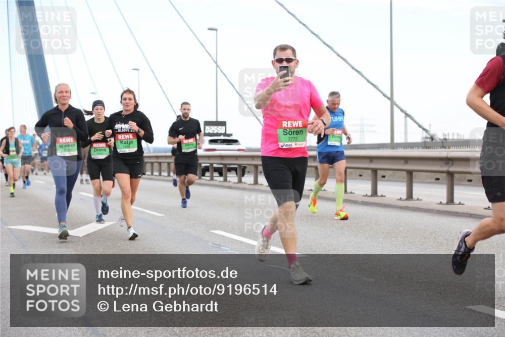 03.10.2025 - Köhlbrandbrückenlauf Lena Gebhardt http://msf.ph/oto/9196514 03.10.2025 15:26:53 Position 1 25, 0975, 0, 25, 58, 7772 meine-sportfotos.de