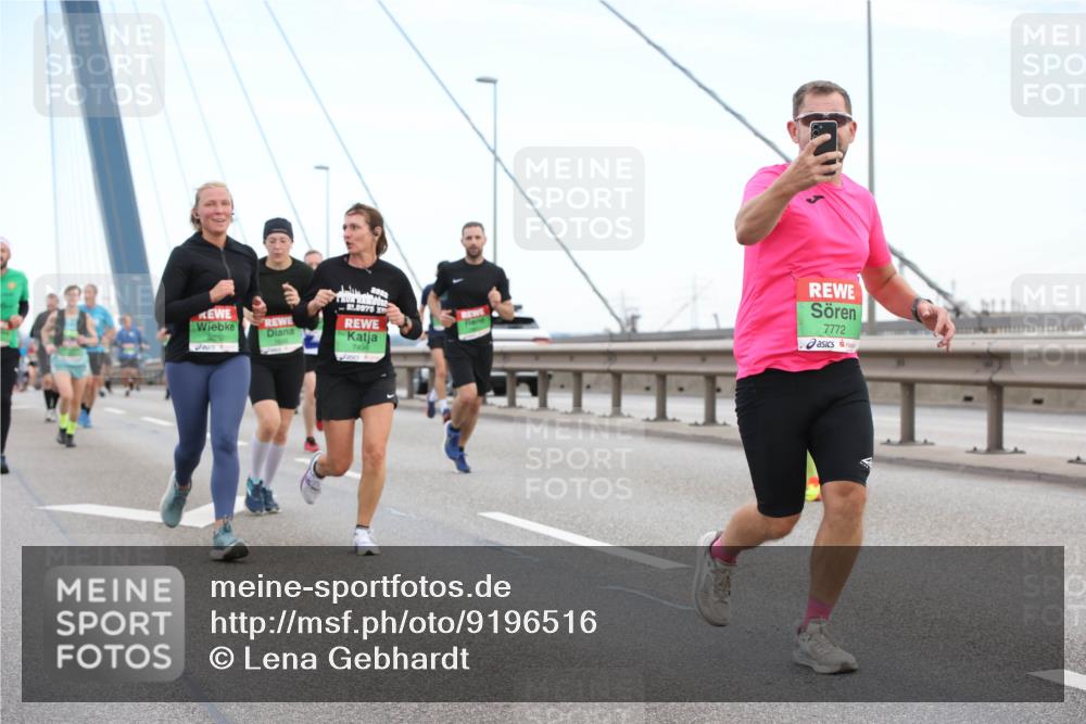 03.10.2025 - Köhlbrandbrückenlauf Lena Gebhardt http://msf.ph/oto/9196516 03.10.2025 15:26:53 Position 1 21, 0975, 7498, 7772 meine-sportfotos.de