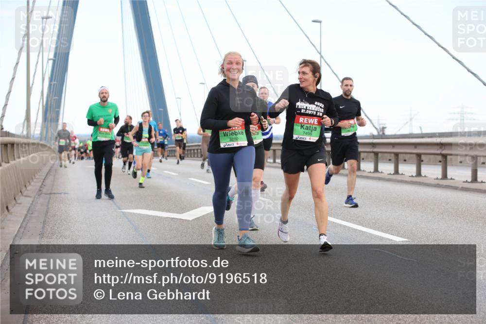 03.10.2025 - Köhlbrandbrückenlauf Lena Gebhardt http://msf.ph/oto/9196518 03.10.2025 15:26:54 Position 1 8882, 48, 2022, 21, 0975, 7498 meine-sportfotos.de
