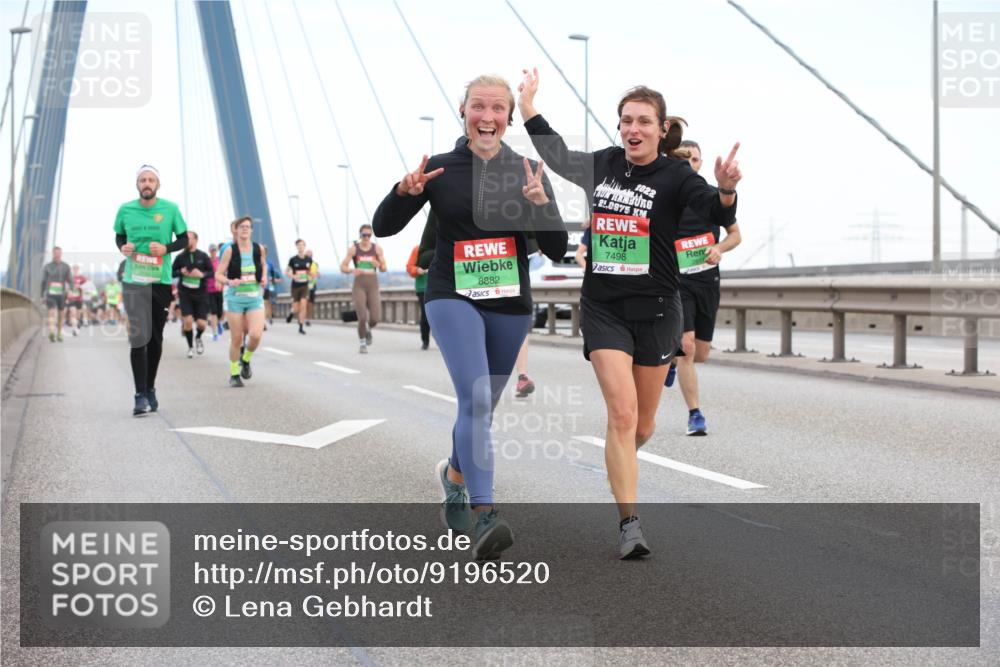 03.10.2025 - Köhlbrandbrückenlauf Lena Gebhardt http://msf.ph/oto/9196520 03.10.2025 15:26:54 Position 1 8882, 2022, 25, 0975, 7498 meine-sportfotos.de
