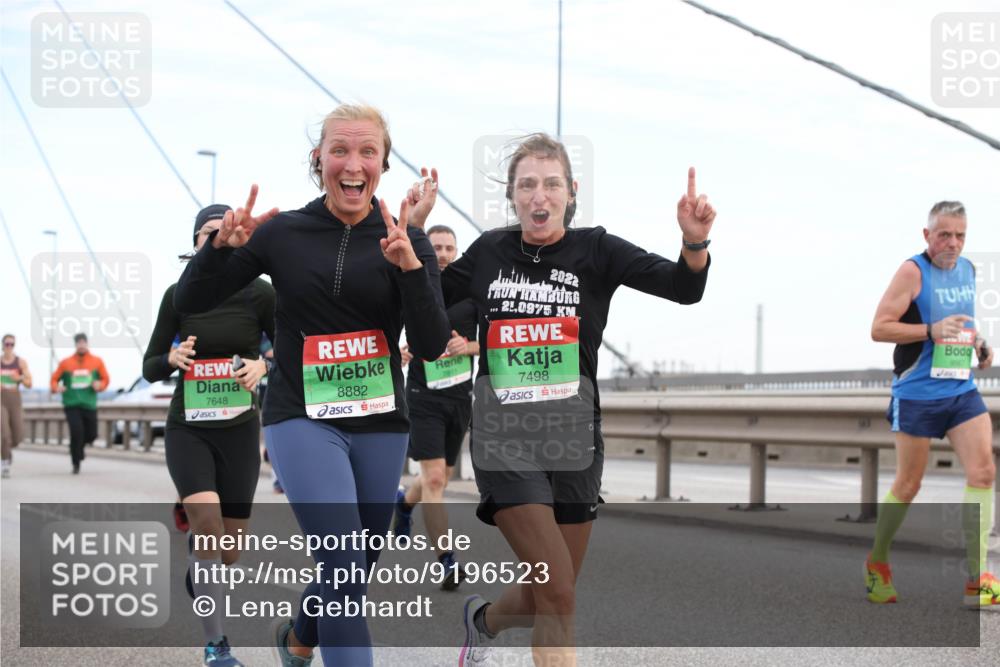 03.10.2025 - Köhlbrandbrückenlauf Lena Gebhardt http://msf.ph/oto/9196523 03.10.2025 15:26:55 Position 1 7648, 8882, 2022, 21, 0975, 122, 7498 meine-sportfotos.de