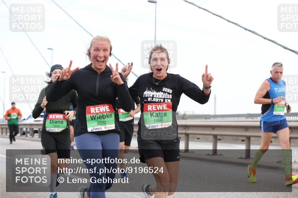 03.10.2025 - Köhlbrandbrückenlauf Lena Gebhardt http://msf.ph/oto/9196524 03.10.2025 15:26:55 Position 1 7648, 8882, 2022, 21, 0975, 7498 meine-sportfotos.de