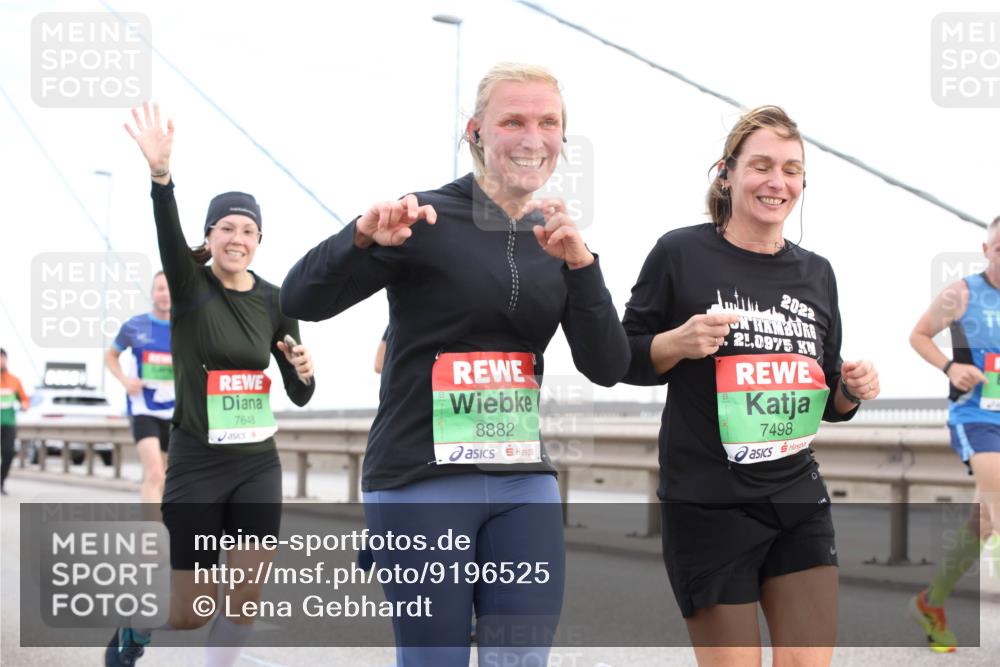 03.10.2025 - Köhlbrandbrückenlauf Lena Gebhardt http://msf.ph/oto/9196525 03.10.2025 15:26:55 Position 1 7648, 8882, 21, 0975, 7498 meine-sportfotos.de