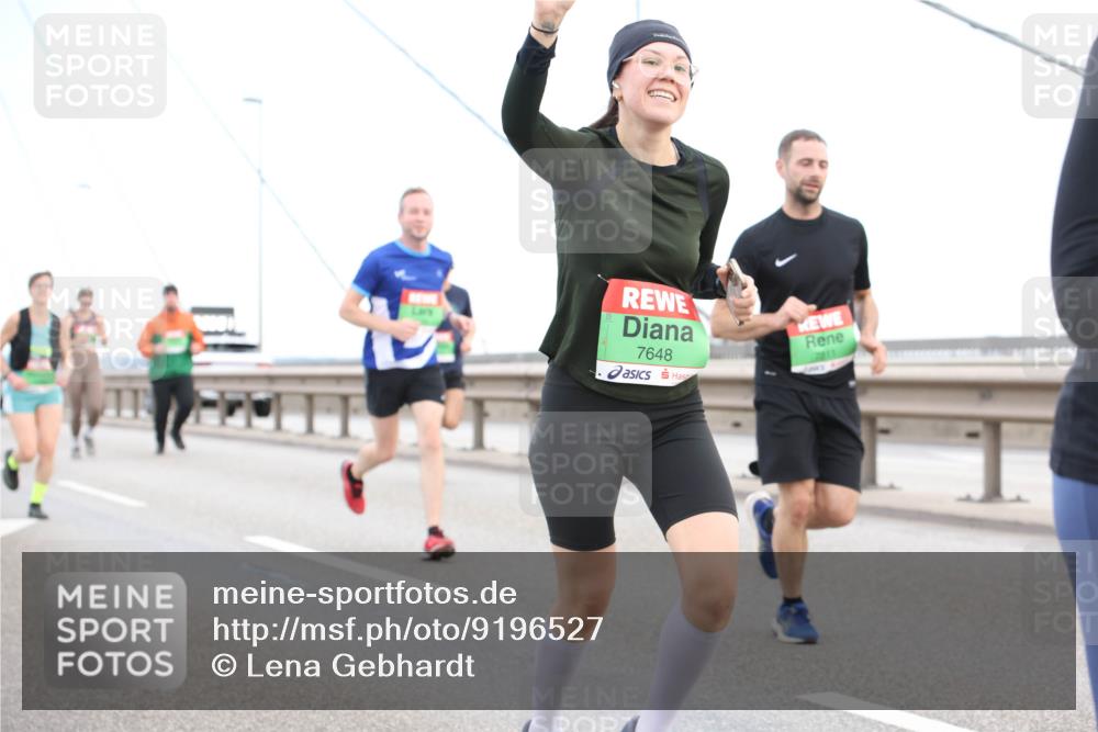 03.10.2025 - Köhlbrandbrückenlauf Lena Gebhardt http://msf.ph/oto/9196527 03.10.2025 15:26:56 Position 1 7648 meine-sportfotos.de