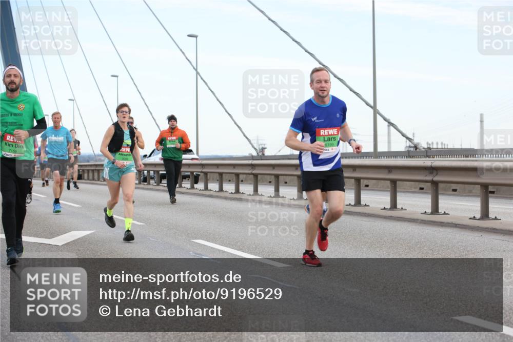 03.10.2025 - Köhlbrandbrückenlauf Lena Gebhardt http://msf.ph/oto/9196529 03.10.2025 15:26:56 Position 1 2000, 2025, 7159, 24, 9399, 8199 meine-sportfotos.de