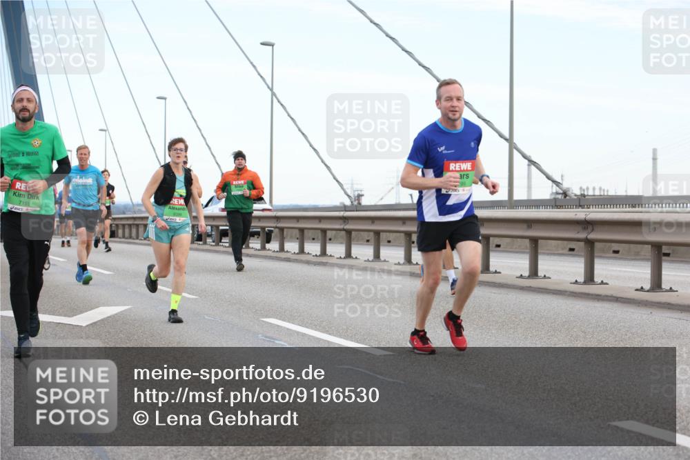 03.10.2025 - Köhlbrandbrückenlauf Lena Gebhardt http://msf.ph/oto/9196530 03.10.2025 15:26:56 Position 1 2000, 2025, 7159, 24, 9399 meine-sportfotos.de