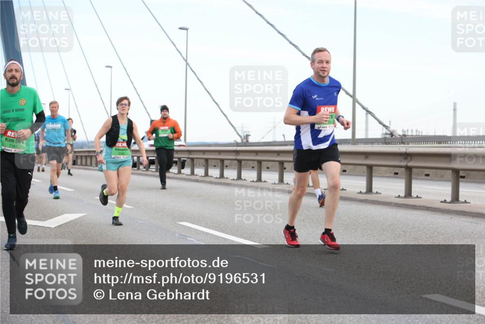 03.10.2025 - Köhlbrandbrückenlauf Lena Gebhardt http://msf.ph/oto/9196531 03.10.2025 15:26:56 Position 1 2000, 2025, 7159, 9399 meine-sportfotos.de
