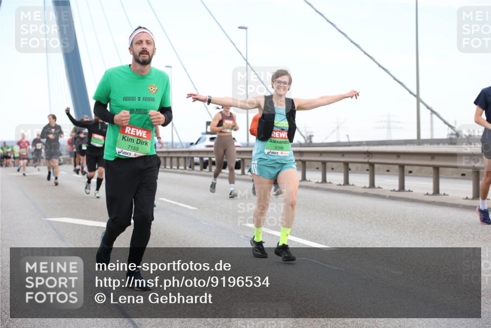 03.10.2025 - Köhlbrandbrückenlauf Lena Gebhardt http://msf.ph/oto/9196534 03.10.2025 15:26:57 Position 1 2000, 2025, 25, 7159, 9399 meine-sportfotos.de