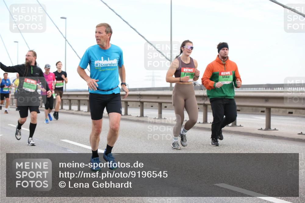 03.10.2025 - Köhlbrandbrückenlauf Lena Gebhardt http://msf.ph/oto/9196545 03.10.2025 15:27:00 Position 1 8824, 24, 2017, 7552 meine-sportfotos.de