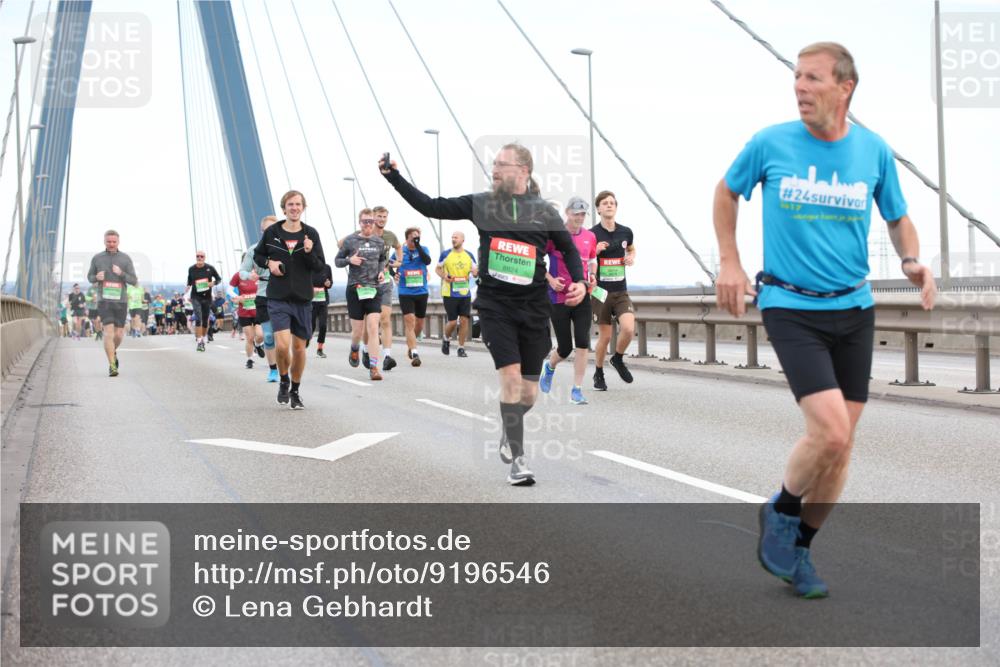 03.10.2025 - Köhlbrandbrückenlauf Lena Gebhardt http://msf.ph/oto/9196546 03.10.2025 15:27:01 Position 1 8824, 24, 17 meine-sportfotos.de