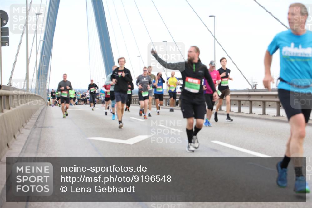 03.10.2025 - Köhlbrandbrückenlauf Lena Gebhardt http://msf.ph/oto/9196548 03.10.2025 15:27:01 Position 1  meine-sportfotos.de