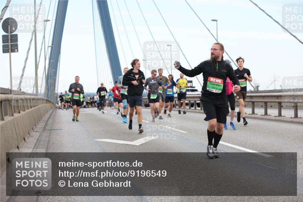 03.10.2025 - Köhlbrandbrückenlauf Lena Gebhardt http://msf.ph/oto/9196549 03.10.2025 15:27:01 Position 1 8824 meine-sportfotos.de