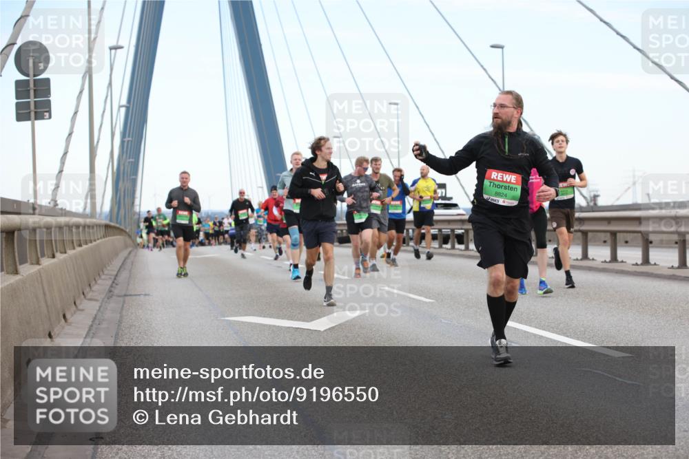 03.10.2025 - Köhlbrandbrückenlauf Lena Gebhardt http://msf.ph/oto/9196550 03.10.2025 15:27:01 Position 1 8824 meine-sportfotos.de