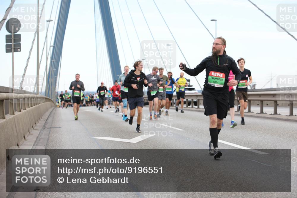 03.10.2025 - Köhlbrandbrückenlauf Lena Gebhardt http://msf.ph/oto/9196551 03.10.2025 15:27:01 Position 1 8824 meine-sportfotos.de